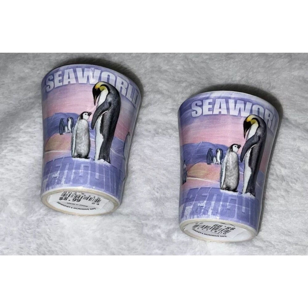 SEAWORLD Collectors 2D Painted Penguins 2 1/2 Inch Shot Glass Bundle 2 Brand New